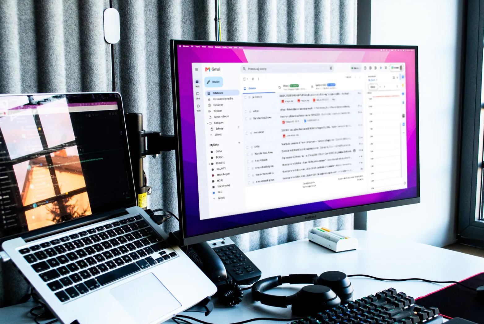 Desk prepared for a phone call with selected candidates